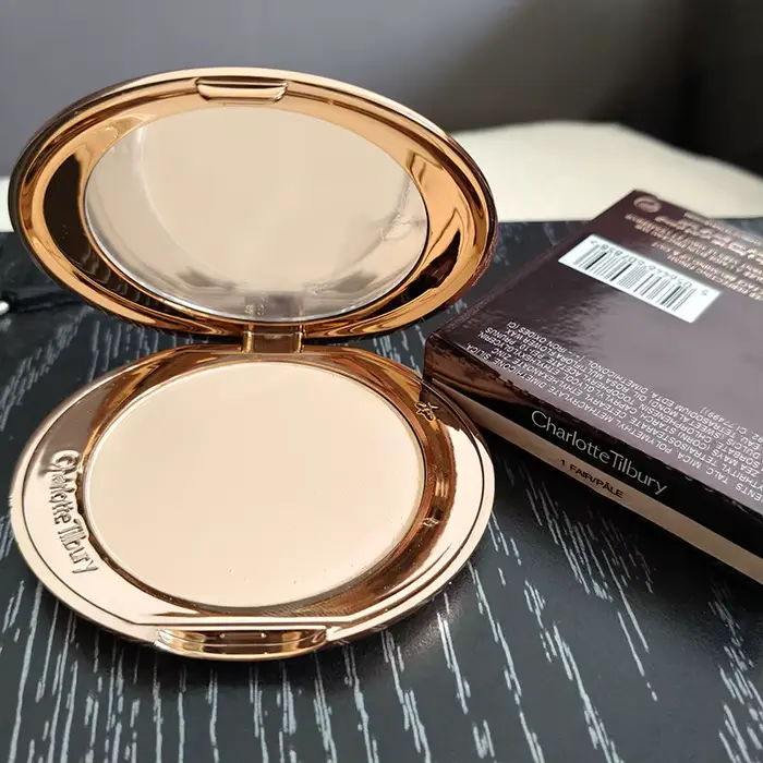 Maquillage de luxe : Rouge à lèvres mat CT, Poudre hydratante et matifiante, Fard à joues, Stylo cou
