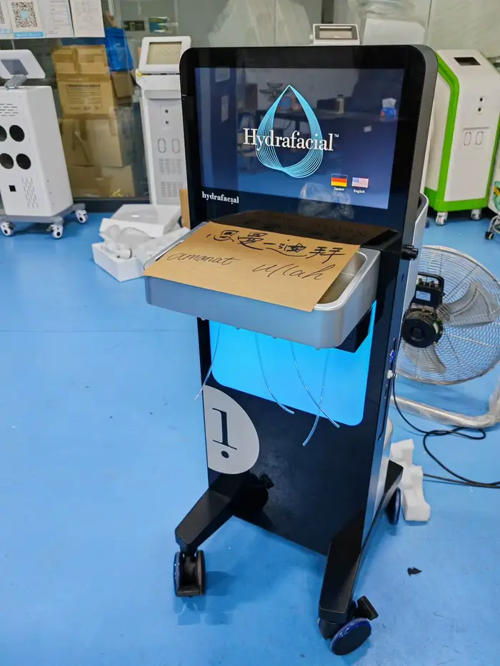 Machine de gestion de la peau approuvée CE, Dermabrasion à l'eau, dispositif de nettoyage en profond