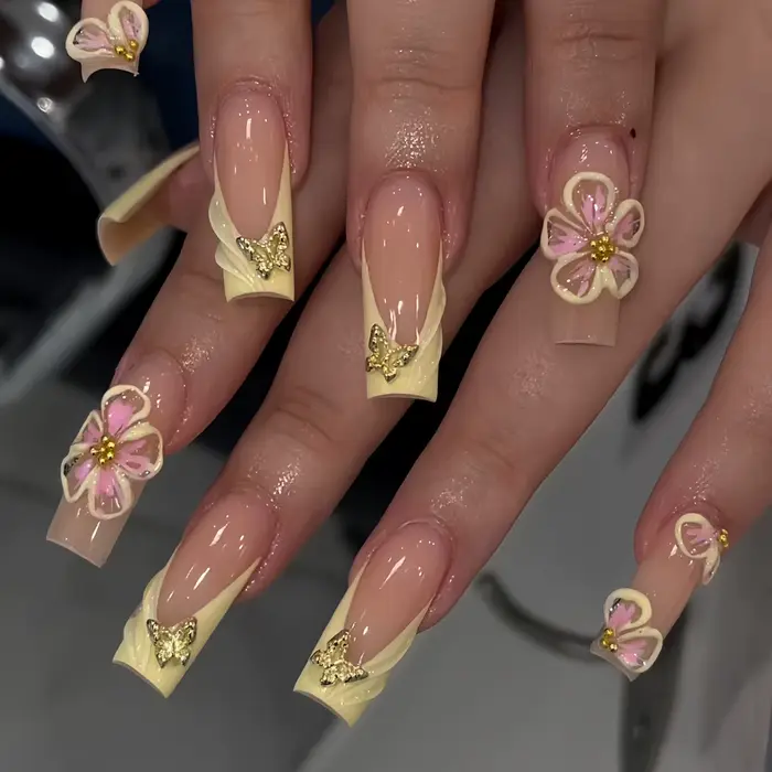 Faux ongles en forme de cercueil