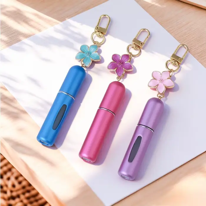 Nouveau et populaire Mini vaporisateur de parfum porte-clés 5 ml, rechargeable par le bas, portable, pour brume fine, conteneur de voyage vide