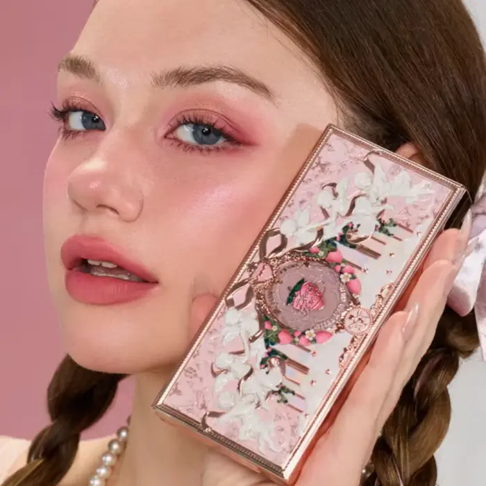 Palette de teint, fard à paupières, illuminateur et bronzer pour le visage Flower Knows Strawberry C
