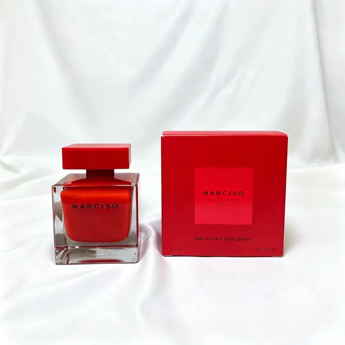 Parfum pour femme Narciso Rouge – Notes florales, musquées et fruitées. Vibrançante et confiante, naturellement élégante avec un charme irrésistible