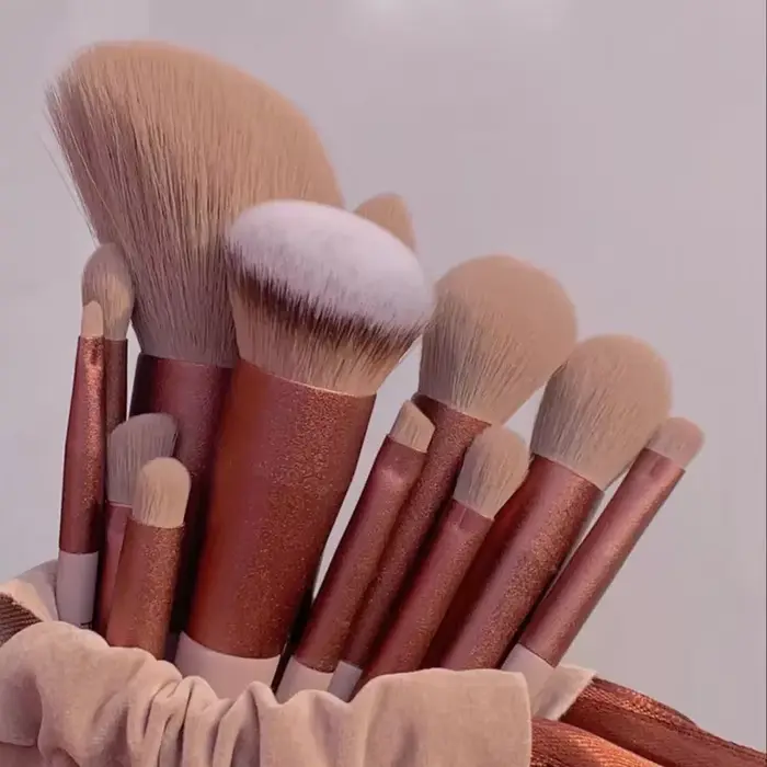 Ensembles de pinceaux de maquillage 13 pièces pour fond de teint ombres à paupières blushs et autres applications de maquillage pour femmes occassions spéciales et quotidiennes
