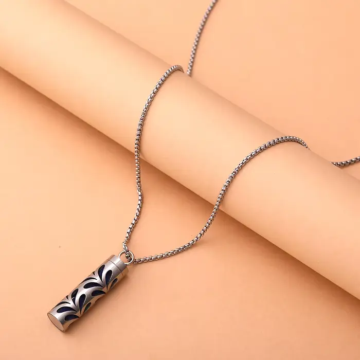 Collier d'aromathérapie diffuseur pendentif médaillon en acier inoxydable 316L arôme huiles de parfum diffuseur d'huile essentielle pendentif collier