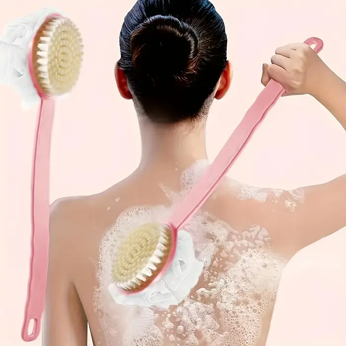 Gommage exfoliant pour la douche : texture douce, long manche, nettoie et masse, indispensable pour la salle de bain