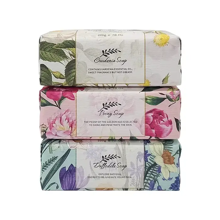 Savon fait main à base de lavande et autres parfums de fleurs pour une peau hydratée et une sensation de bien-être