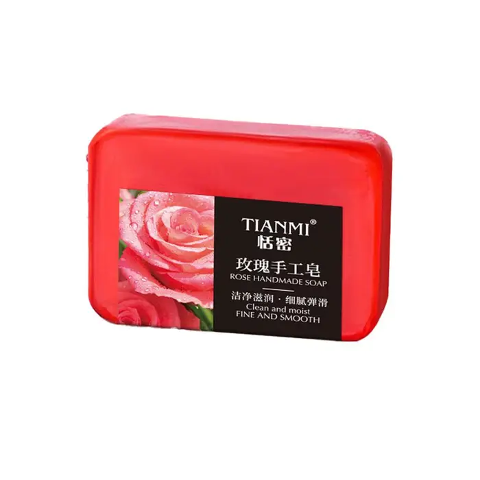 Le savon à l'huile essentielle de rose nettoie en profondeur votre visage et votre corps, laissant un parfum longue durée tout en hydratant et nourrissant.