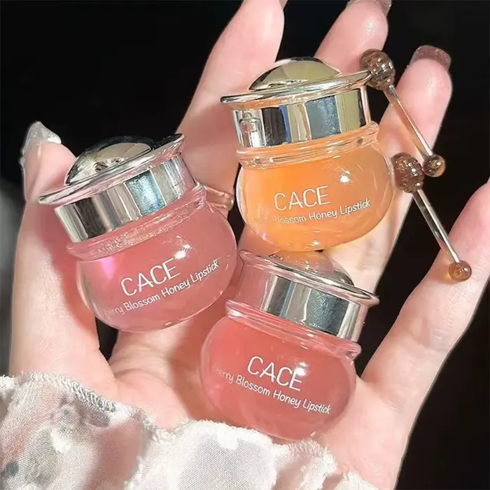 Baume à lèvres au miel et aux fleurs de cerisier CACE – Hydratant et repulpant en profondeur, finition brillante riche en eau, non collant,