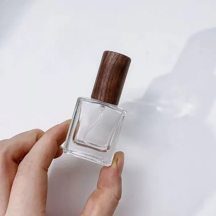 Flacon pulvérisateur de parfum en verre épais Transparent de 10ml, avec bouchon en bois, atomiseur de parfum vide, bouteilles carrées portables rechargeables