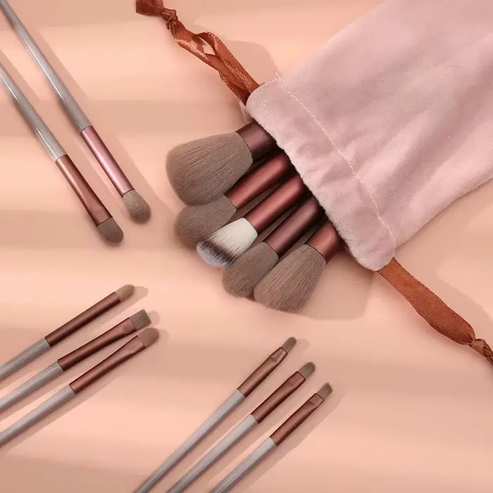 Ensembles de pinceaux de maquillage 13 pièces pour fond de teint ombres à paupières blushs et autres applications de maquillage pour femmes occassions spéciales et quotidiennes