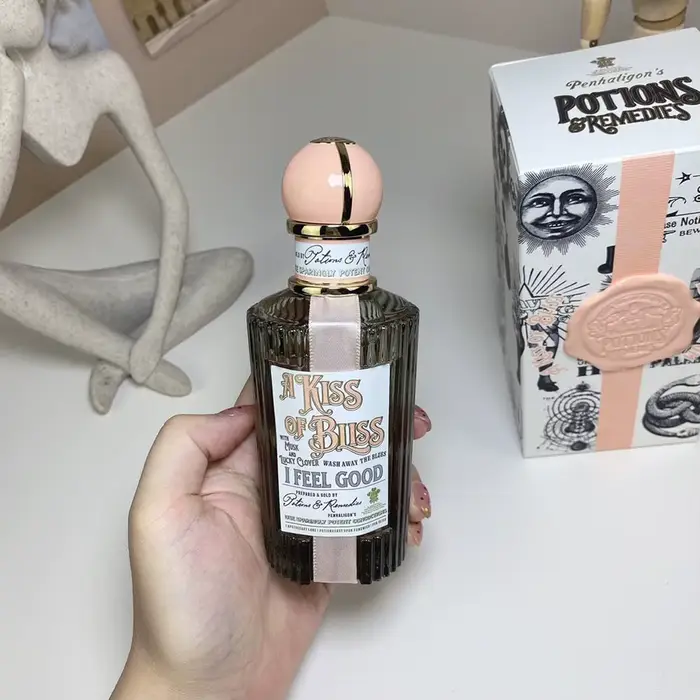 Pour Penhaligon's Vra Vra Vroom Eau de Parfum A Kiss Of Bliss Perfume Liquid Love Eau de Audacity
