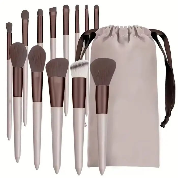Ensemble de 13 pinceaux de maquillage pour femme en plastique avec poignées colorées pour fards à joues, correcteurs et ombre à paupières occasions spéciales