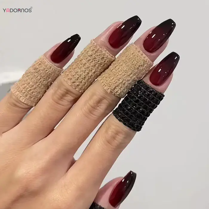 Faux ongles en forme de cercueil