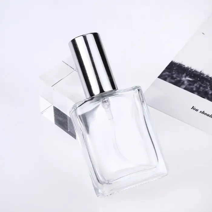 Flacon pulvérisateur plat carré vide pour le maquillage, soins de la peau, distributeur de liquide d